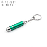 Porte clé mini lampe UV turquoise sur fond blanc, design discret et léger