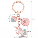 Licorne porte-clé avec dimensions : longueur totale de 8,6 cm, licorne de 3 cm de large sur 2,6 cm de haut