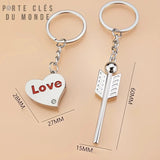 porte clé coeur couple, duo former d'un coeur et d'une flèche avec les dimensions affichées 