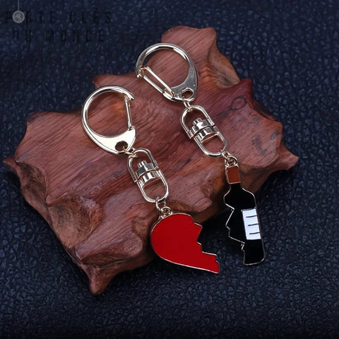 Porte clé couple vin qui forme un coeur et une bouteille