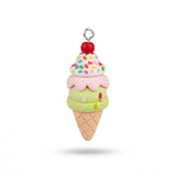 Porte-clé licorne Candy, glace verte et rose dans un cornet avec décor multicolore et cerise rouge