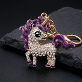 Porte clé licorne mauve serti de strass avec crinière violette, finition dorée, anneau et mousqueton