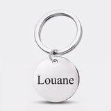 Vue arrière du porte clé licorne en métal personnalisable, avec le prénom Louane gravé sur le médaillon
