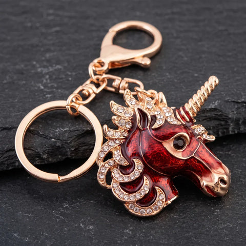 Porte-clé licorne rouge serti de strass avec anneau et mousqueton dorés