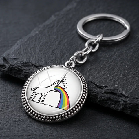 Porte-clé licorne vomissant un arc-en-ciel sur fond noir