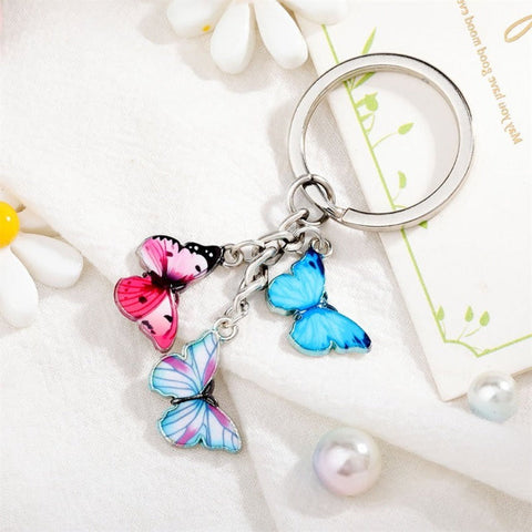 Porte-clés papillon : aile argentée, breloque strass, clip Porte-clés papillon : aile argentée, breloque strass, clip