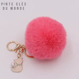porte clés pompon fourrure rose fluo avec breloque chat, mousqueton et anneau doré
