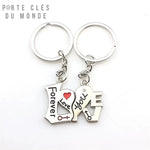 porte clé pour couple en deux partie avec un coeur  