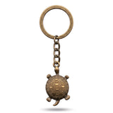 Porte clé tortue antique avec carapace gravée sur fond blanc