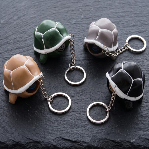 Porte clé tortue caché décliné en vert, beige, gris et noir