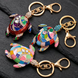 Porte clé tortue motif mosaïque multicolore décliné en plusieurs modèles avec détails brillants
