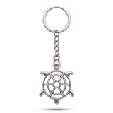 Porte clé tortue ajourée argentée avec carapace ouverte sur fond blanc