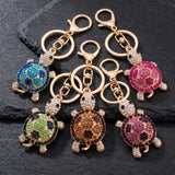 Porte-clés tortue zircon avec plusieurs coloris à strass sur fond ardoise