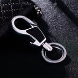 Porte clef homme décapsuleur lampe torche sur fond noir élégant, design masculin et finition soignée