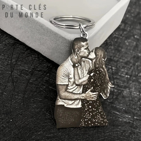 porte clé couple baiser personnalisé avec photo gravée souvenir romantique