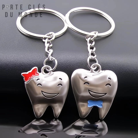 porte-clés couple dent qui sourit comme un couple amoureux