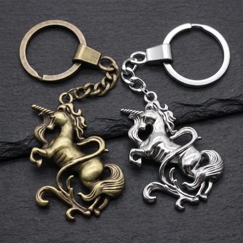 Deux porte-clés licorne enchantée aux finitions bronze et argentée